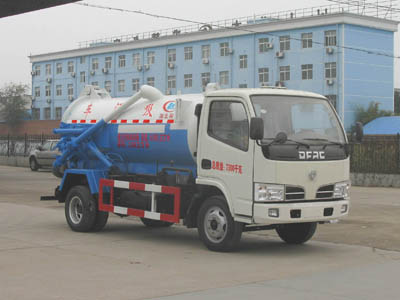 程力威牌CLW5071GXW4型吸污車