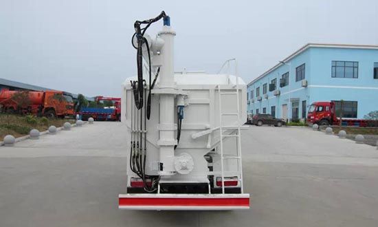 6噸散裝飼料運(yùn)輸車(chē)