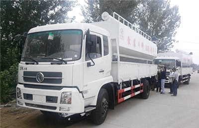 載貨式散裝飼料車