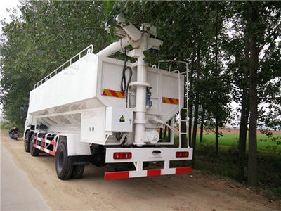 熱銷(xiāo)15噸東風(fēng)散裝飼料車(chē)