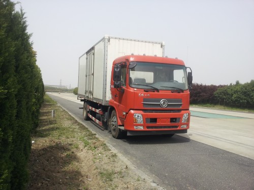 6.8米廂長豬仔運(yùn)輸車