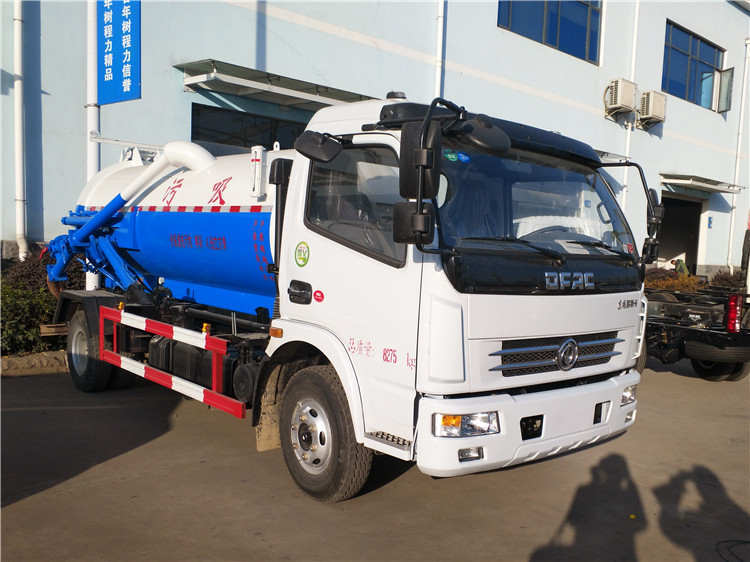 大多利卡5-7方吸污車